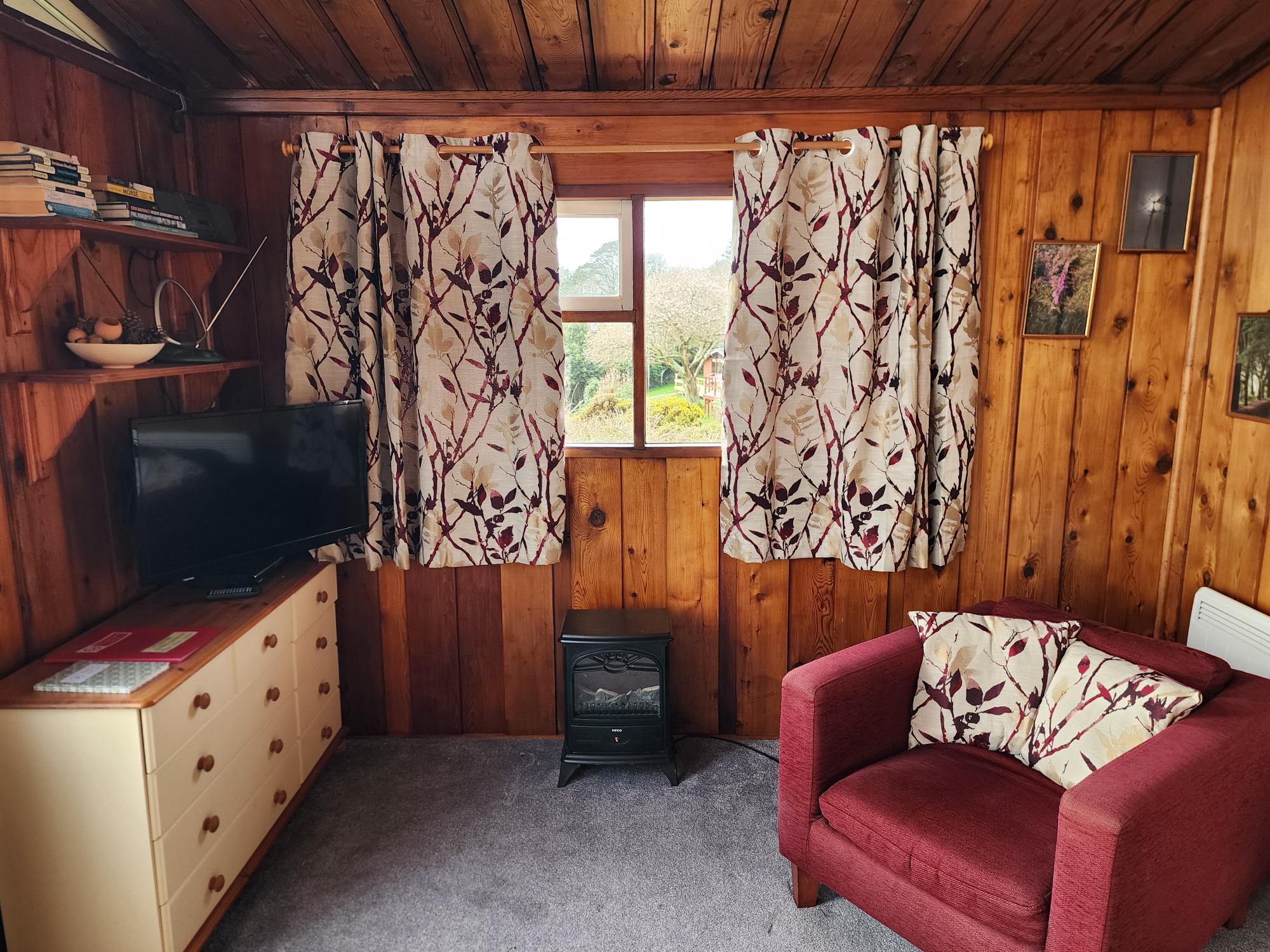 Lounge at Fire and TV end.